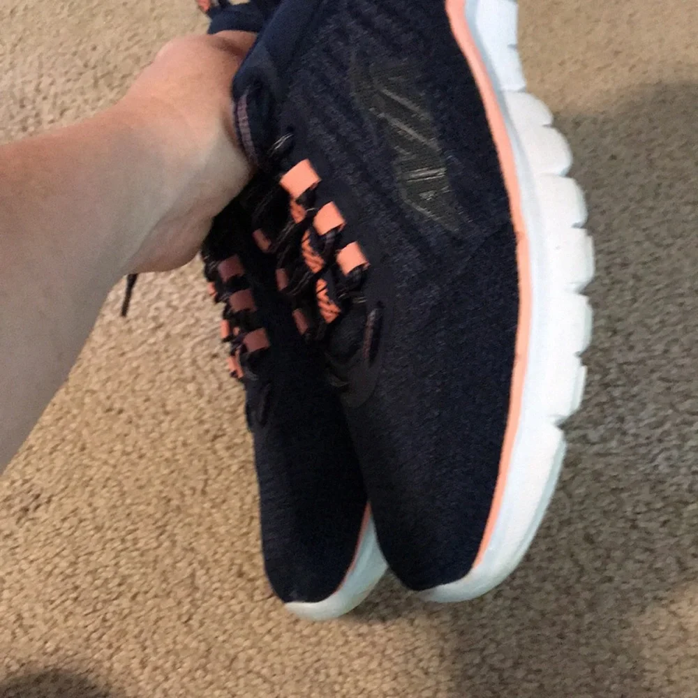 Avia Women’s shoes size 7.5 - Picture 3 of 6